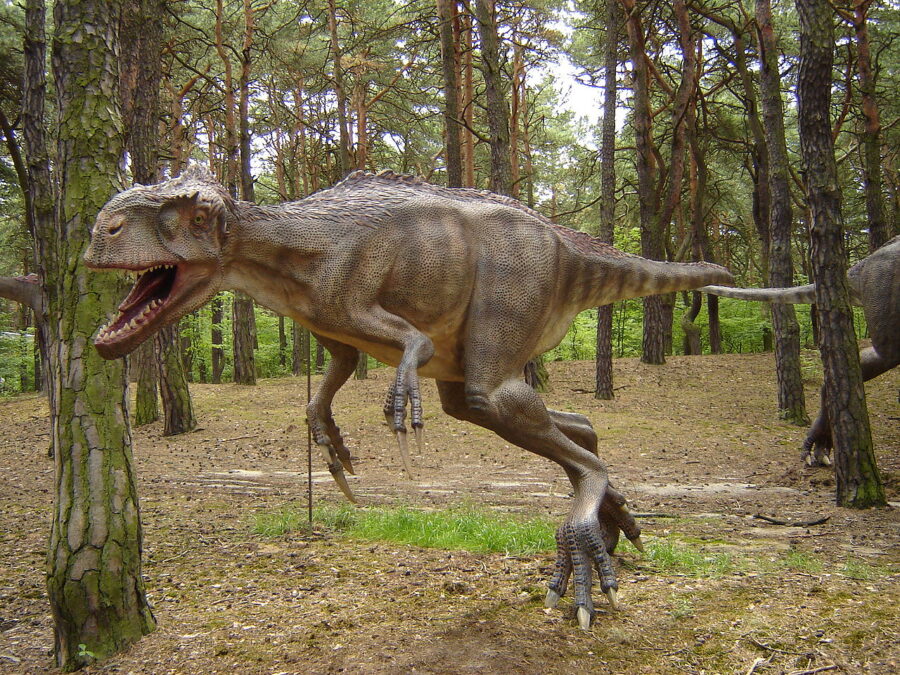 Dinozaur w JuraParku wygląda niemalże jak żywy. 