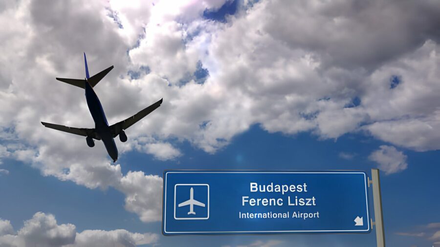 Port Lotniczy Budapeszt im. Ferenca Liszta, główny węgierski hub lotniczy, oferuje szeroki zakres bezpośrednich lotów, w tym z Polski.